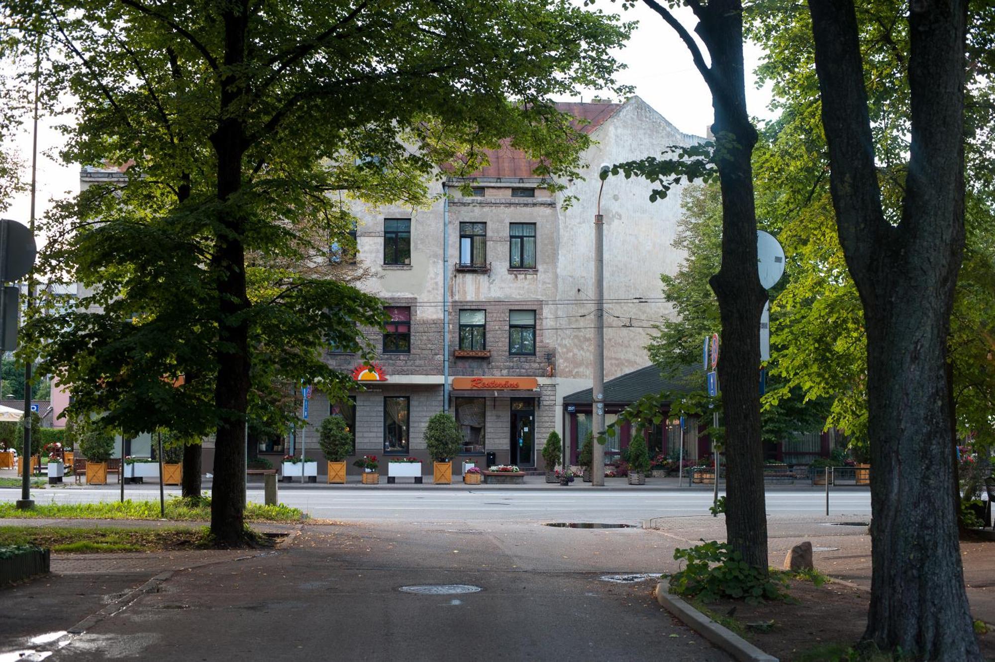 Teika No 2 Apartment-retro On Brivibas Street-free Parking Korter