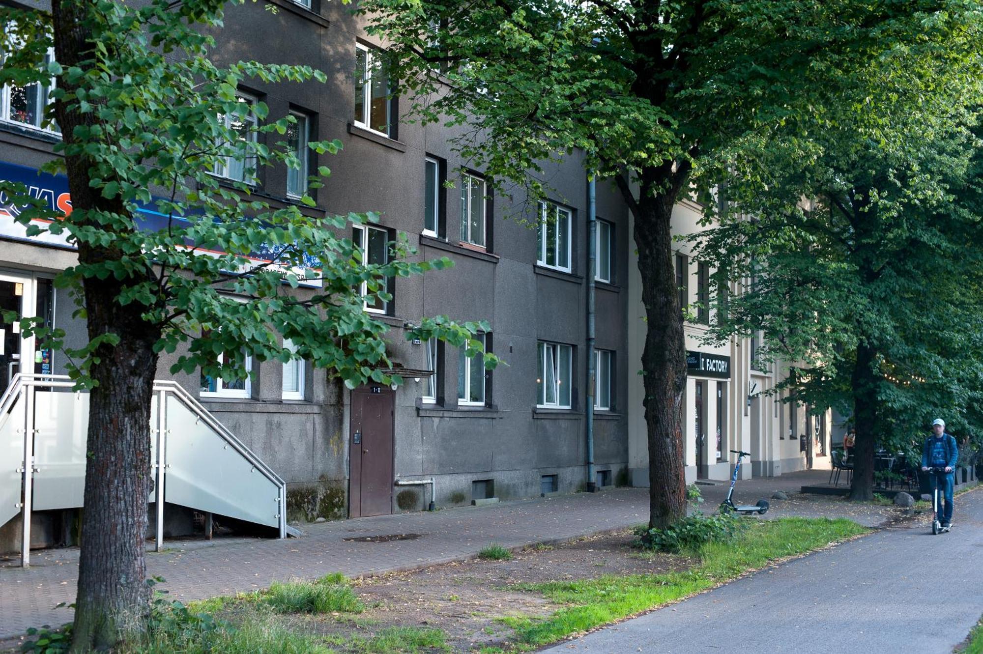 Teika No 2 Apartment-retro On Brivibas Street-free Parking Korter *