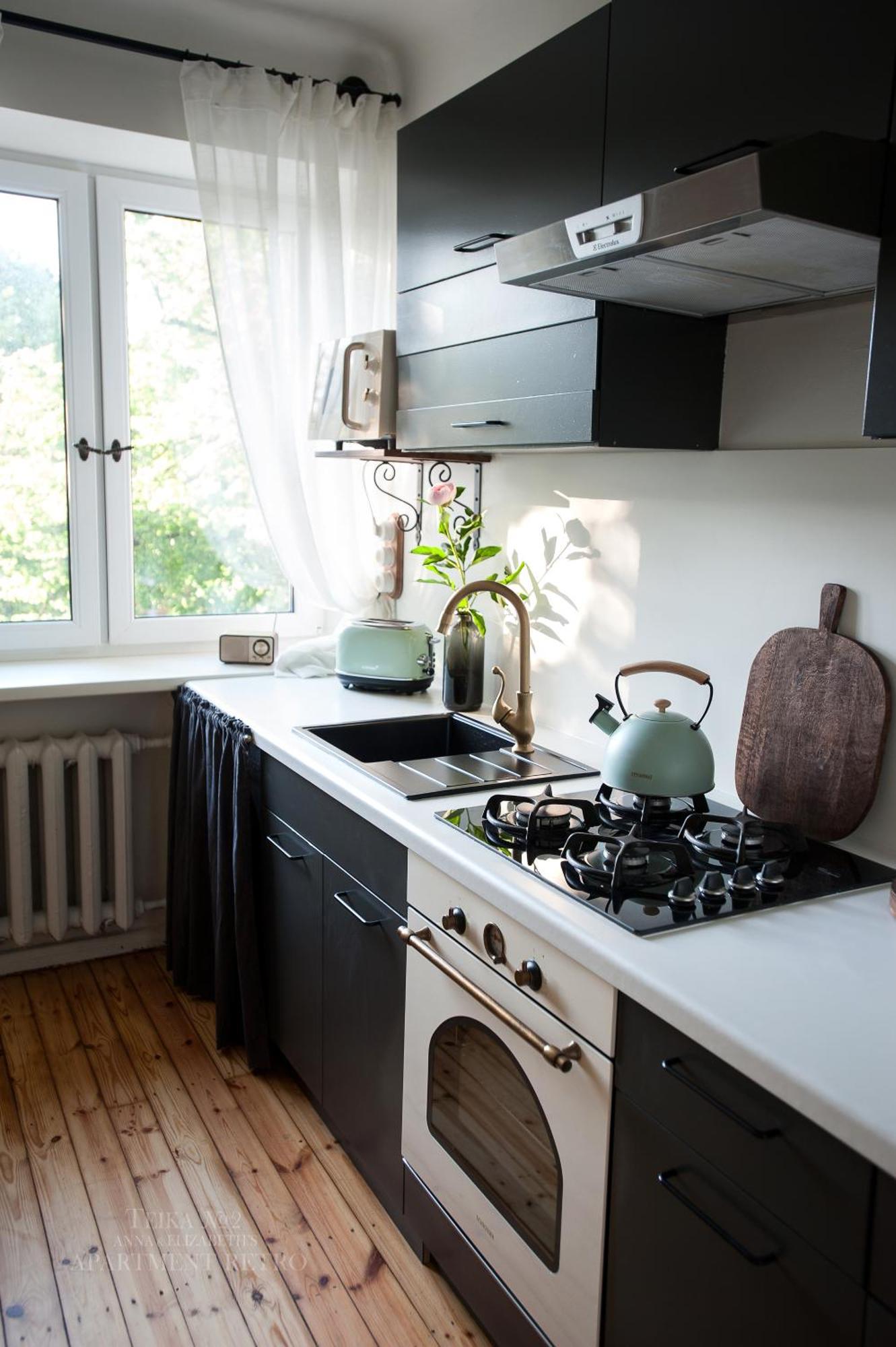Teika No 2 Apartment-retro On Brivibas Street-free Parking Korter *