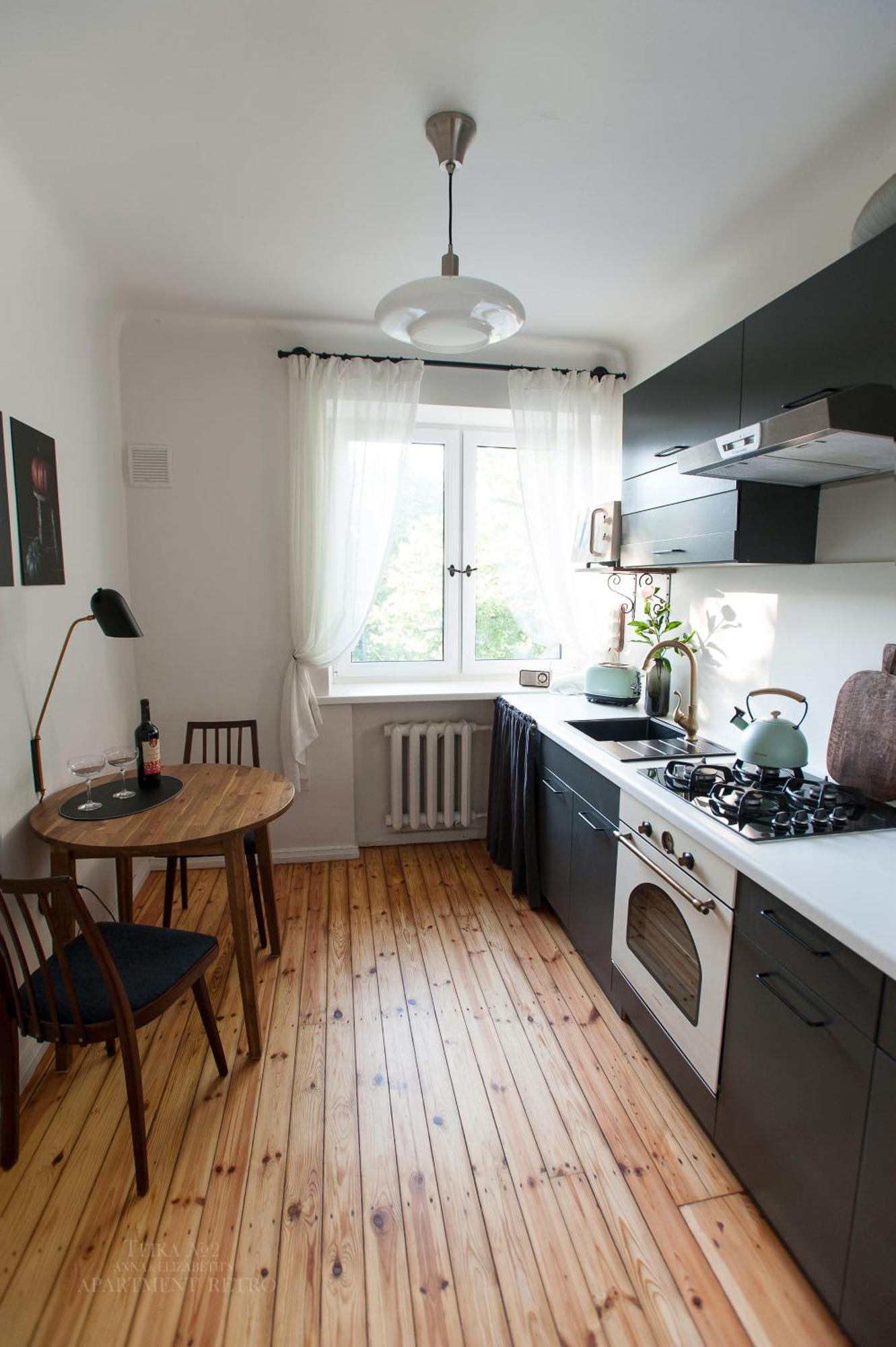 Teika No 2 Apartment-retro On Brivibas Street-free Parking Korter Riga